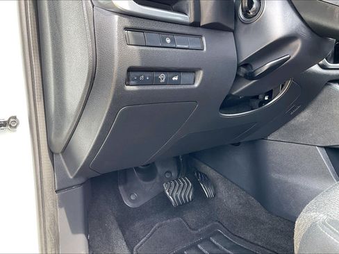 Used 2024 Nissan Rogue SV AWD/4WD image 26