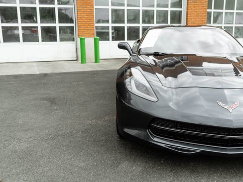 Used 2019 Chevrolet Corvette Stingray Coupe w/ Carbon Flash Badge Package RWD image 30