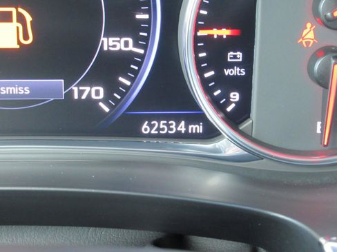 Used 2023 Chevrolet Traverse Premier FWD image 35