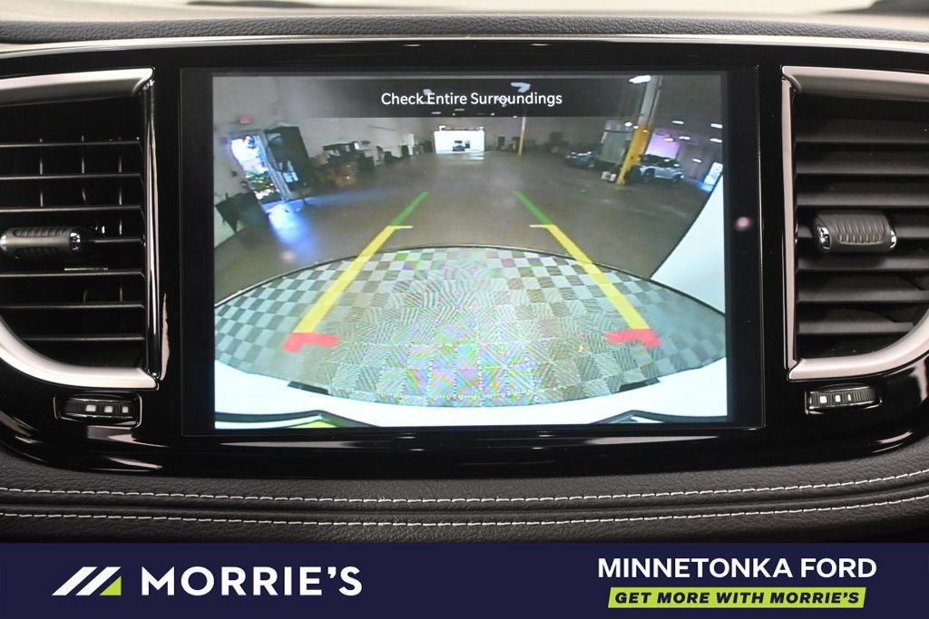 Used 2026 Chrysler Pacifica Select FWD image 31