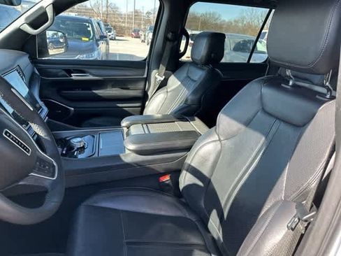 Used 2024 Jeep Wagoneer Series II image 3