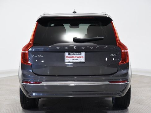 Used 2023 Volvo XC90 B6 Plus image 9