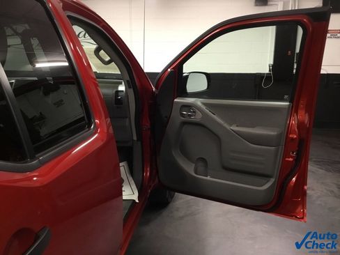 Used 2017 Nissan Frontier SV image 40