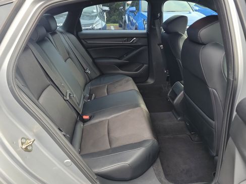 Used 2018 Honda Accord Sport image 12