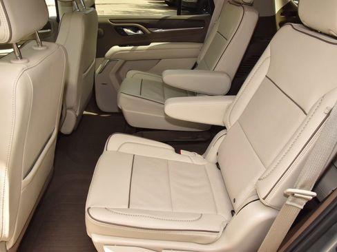 Used 2023 GMC Yukon Denali w/ LPO, Floor Liner Package AWD/4WD image 14