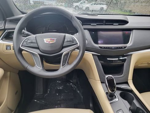 Used 2018 Cadillac XT5 AWD image 15