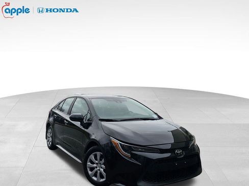 Used 2022 Toyota Corolla LE image 3