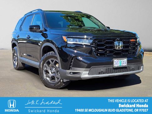 Used 2025 Honda Pilot TrailSport image 1