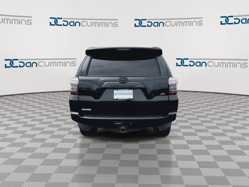 Used 2017 Toyota 4Runner SR5 AWD/4WD image 8