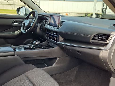 Used 2024 Nissan Rogue SV FWD image 19