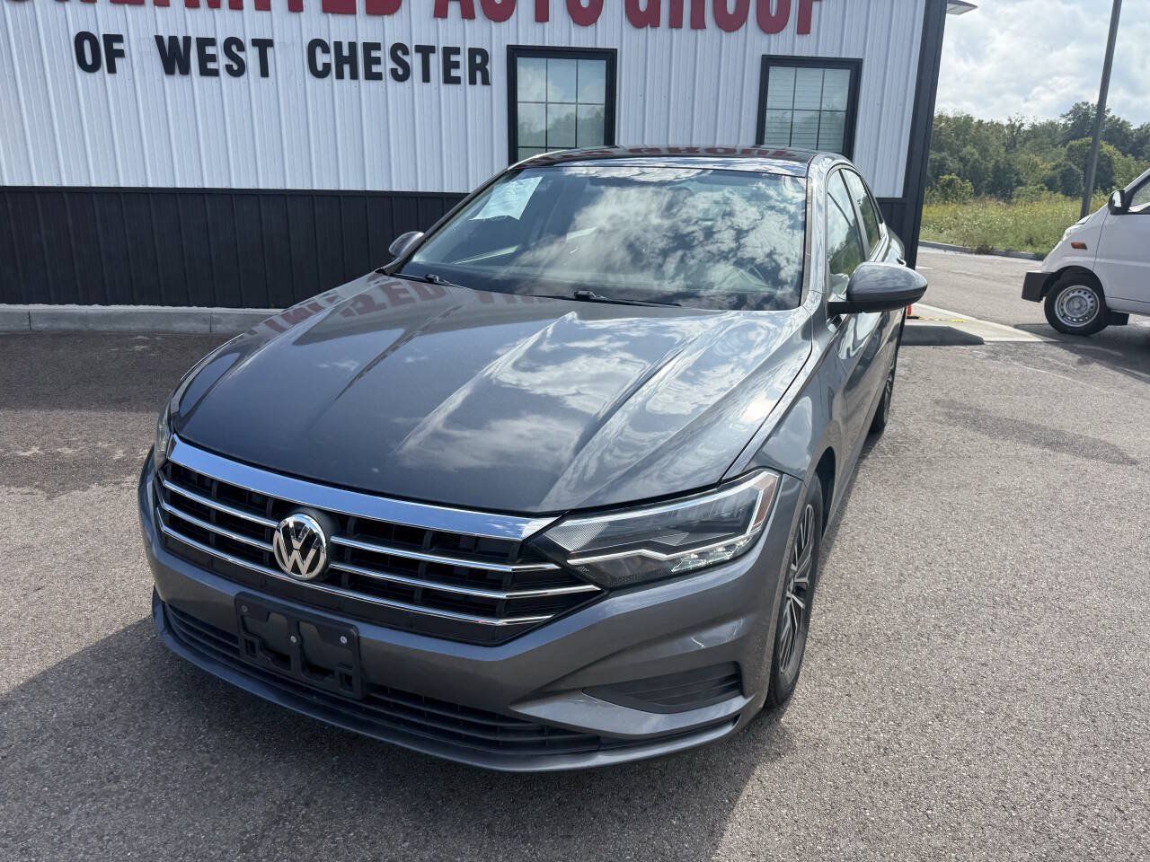 Used 2019 Volkswagen Jetta SE FWD image 2