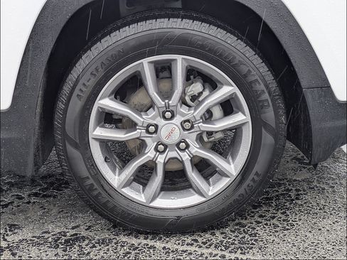Used 2022 GMC Terrain SLT w/ Tech Package FWD image 12