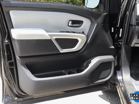 Used 2020 Nissan Titan SV w/ SV Convenience Package image 12