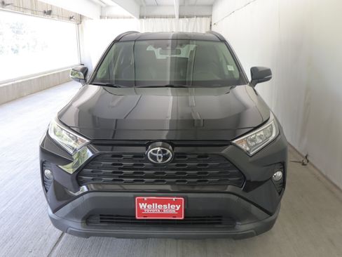 Used 2019 Toyota RAV4 XLE Premium w/ Cold Weather Package AWD/4WD image 4