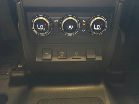 Used 2022 Land Rover Defender 110 SE AWD/4WD image 19