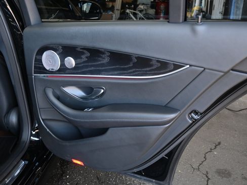 Used 2017 Mercedes-Benz E 400 4MATIC Wagon image 32