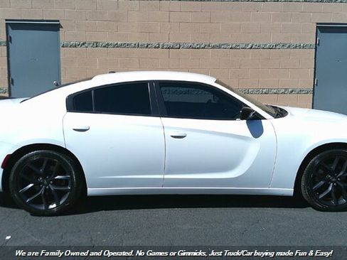 Used 2021 Dodge Charger SXT w/ Blacktop Package image 5
