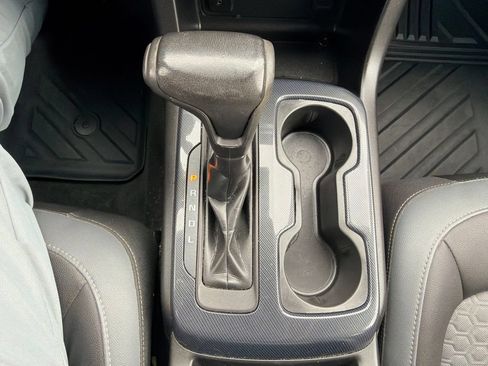 Used 2018 Chevrolet Colorado Z71 AWD/4WD image 37