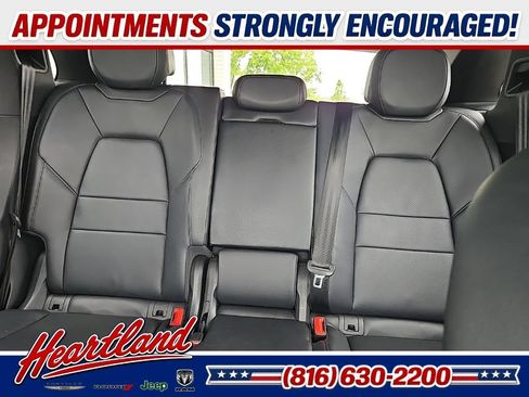Used 2024 Porsche Cayenne w/ Premium Package AWD/4WD image 35