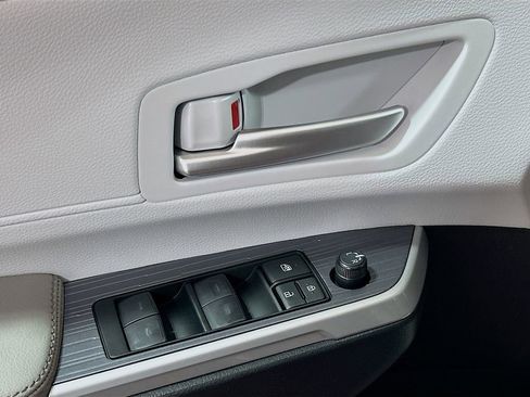 New 2026 Toyota Sienna XLE FWD image 17