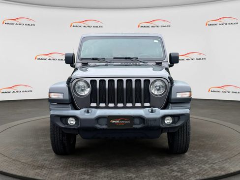 Used 2019 Jeep Wrangler Unlimited Sport S AWD/4WD image 3