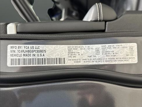 Used 2023 Jeep Grand Cherokee Limited w/ Luxury Tech Group II image 41