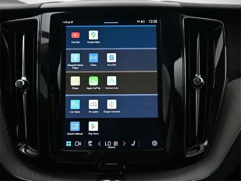 Used 2025 Volvo XC60 B5 Plus image 15