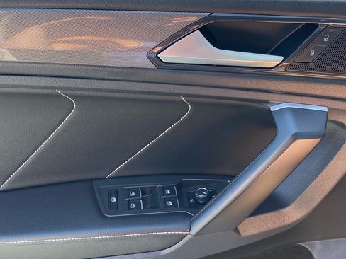 Certified 2023 Volkswagen Tiguan SE FWD image 18