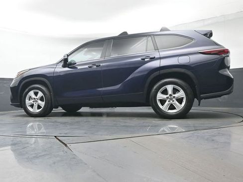 Used 2024 Toyota Highlander LE image 37