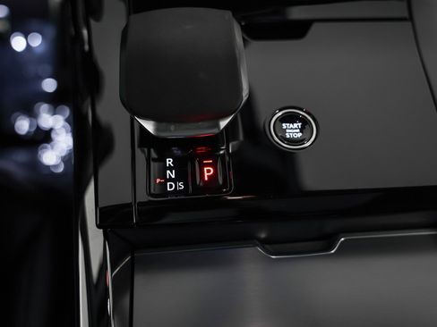 Used 2025 Land Rover Range Rover Sport Dynamic SE image 15