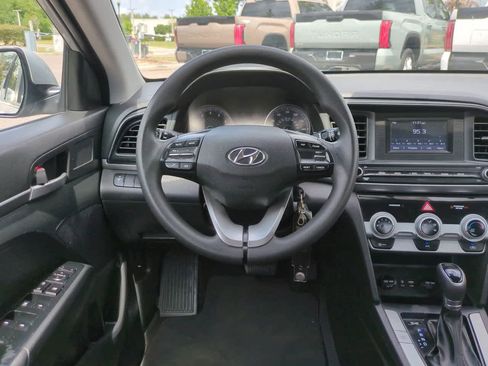 Used 2019 Hyundai Elantra SE w/ Cargo Package FWD image 15