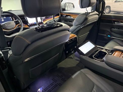 Used 2022 Jeep Grand Wagoneer Series III AWD/4WD image 32