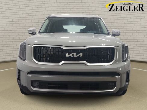 Used 2023 Kia Telluride AWD image 2