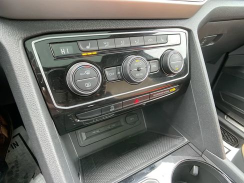 Used 2023 Volkswagen Atlas Cross Sport SE image 19