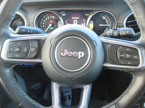 Used 2022 Jeep Wrangler Unlimited Sahara w/ Cold Weather Group image 17