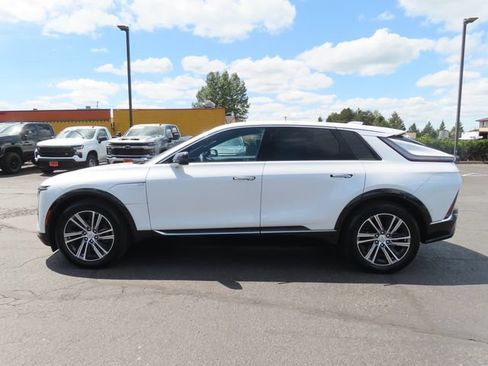 Used 2025 Cadillac Lyriq Luxury RWD image 4