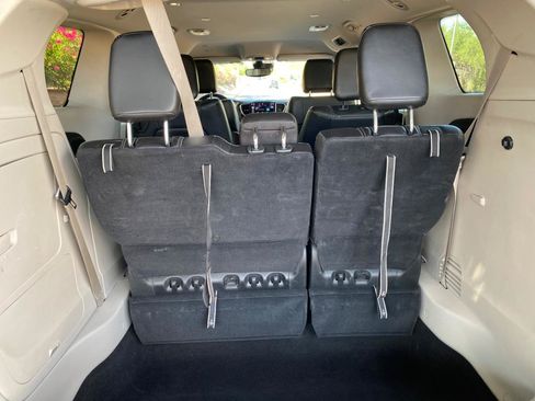 Used 2024 Chrysler Pacifica Limited FWD image 9