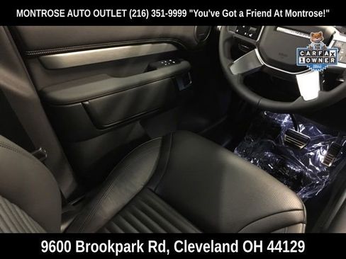 Used 2024 Land Rover Discovery Dynamic SE image 26