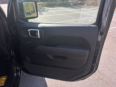 New 2025 Jeep Gladiator Sport w/ Premium Package image 16