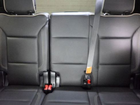 Used 2022 GMC Yukon SLT w/ SLT Premium Package image 10