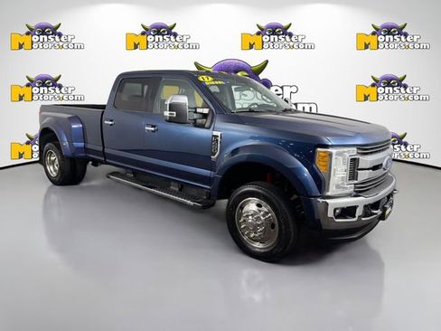 Used 2017 Ford F450 XLT w/ XLT Premium Package image 3