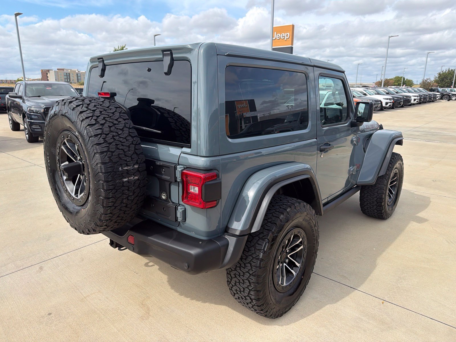 Used 2025 Jeep Wrangler Rubicon AWD/4WD image 5