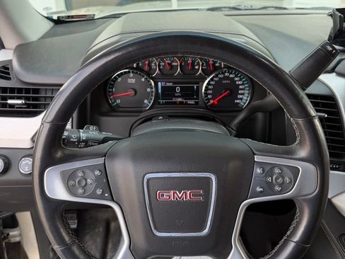 Used 2017 GMC Yukon XL SLT AWD/4WD image 19