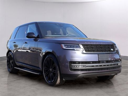 Certified 2025 Land Rover Range Rover SE image 3