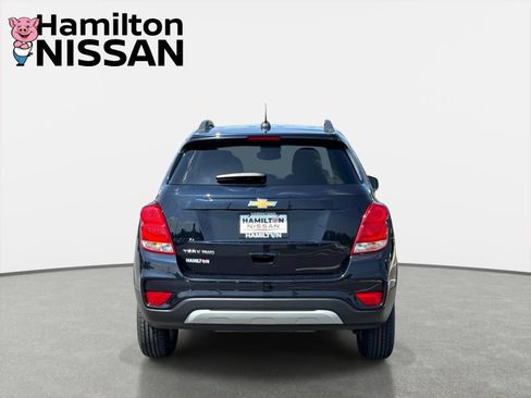 Used 2021 Chevrolet Trax LT w/ LT Convenience Package AWD/4WD image 3