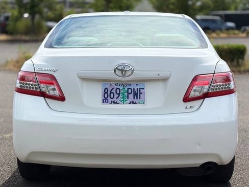 Used 2011 Toyota Camry LE FWD image 4