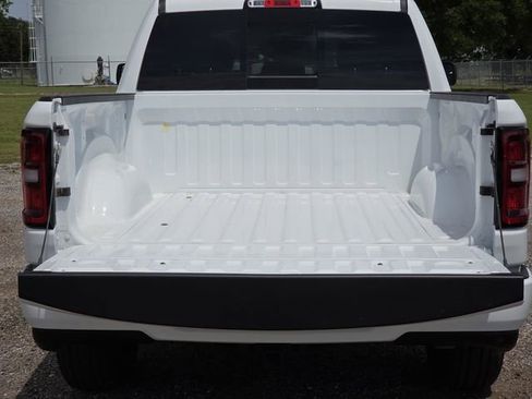 New 2026 RAM 1500 Express AWD/4WD image 9