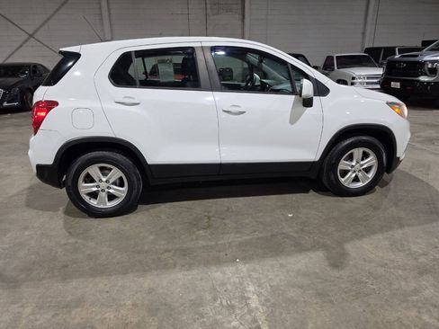 Used 2017 Chevrolet Trax LS AWD/4WD image 11