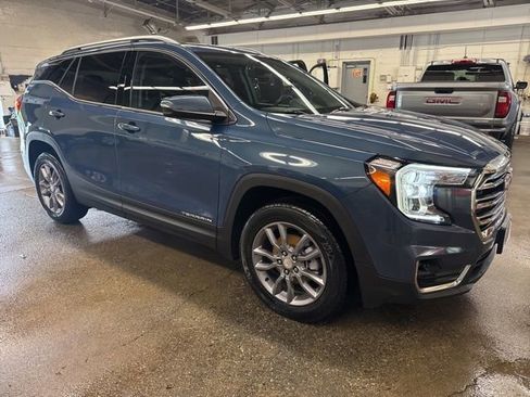 Used 2024 GMC Terrain SLT AWD/4WD image 8