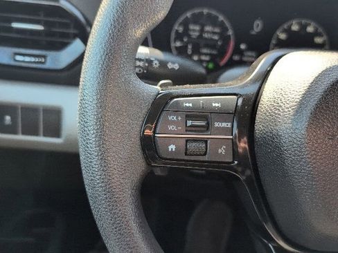 Used 2023 Honda Pilot LX image 8